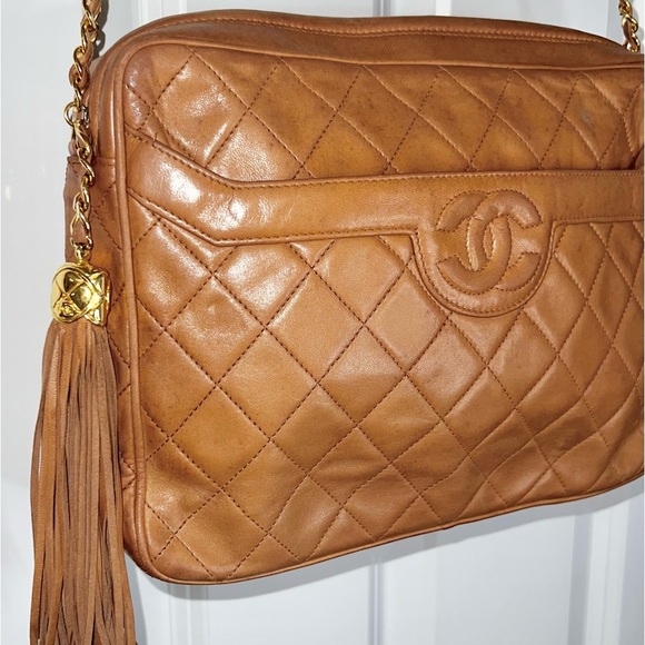 Vintage CHANEL CC Tassel Camera Bag in Tan Leather - GUC - Picture 2 of 14
